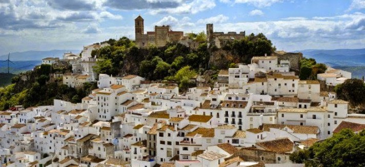 a-city-where-everyone-works-there-is-no-police-and-the-salary-is-1200-euros