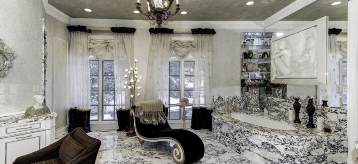found-on-trulia-white-house-bathroom