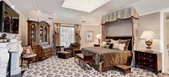 found-on-trulia-white-house-bedroom