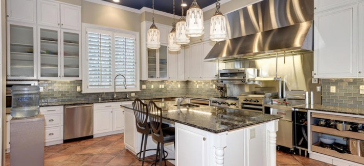 found-on-trulia-white-house-kitchen