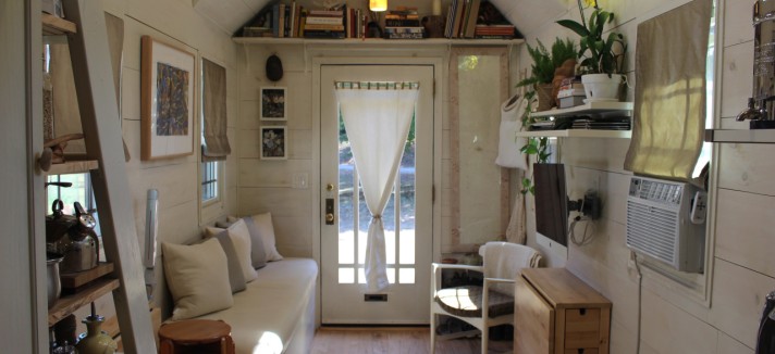 tiny_hall_house_01