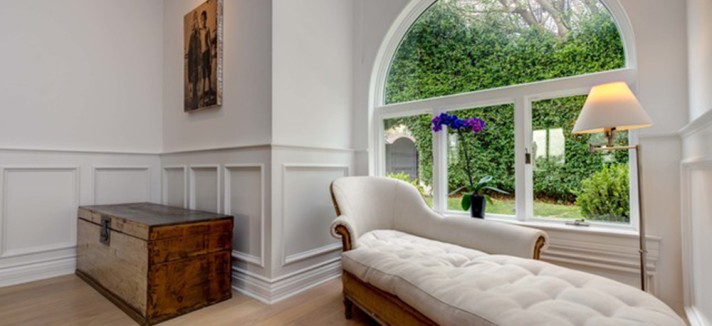 chris-hemsworth-elsa-pataky-house-in-malibu-for-sale-chaise