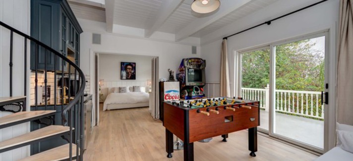 chris-hemsworth-elsa-pataky-house-in-malibu-for-sale-game-room