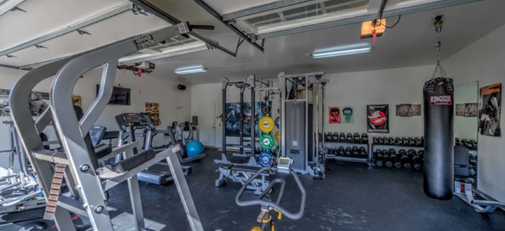 chris-hemsworth-elsa-pataky-house-in-malibu-for-sale-gym