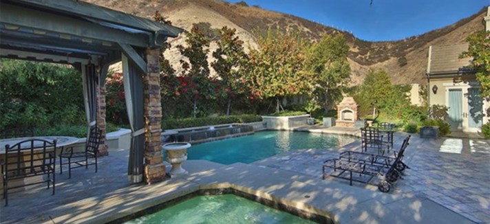 toni-braxton-house-sells-in-calabasas-ca-pool-2