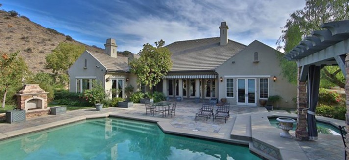 toni-braxton-house-sells-in-calabasas-ca-pool