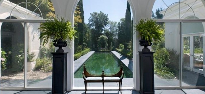 gwyneth-paltrow-house-in-santa-barbara-ca-courtyard