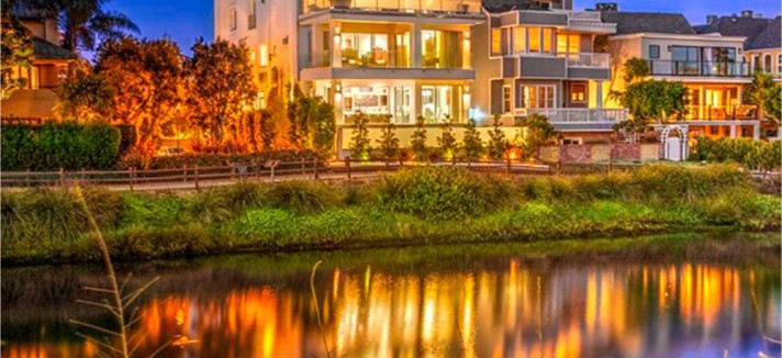 ice-cube-house-in-marina-del-ray-ca-feature