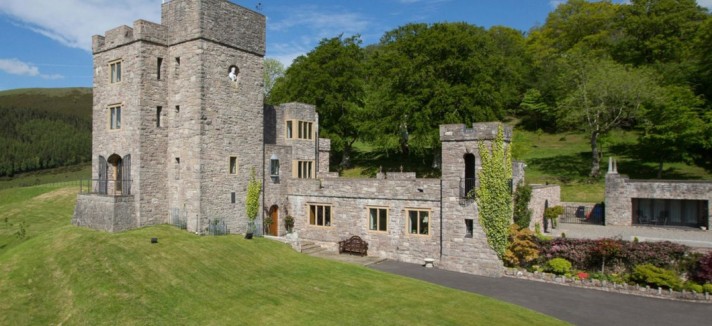 pay-jose-mourinho-views-modern-welsh-castle-1-1060x594