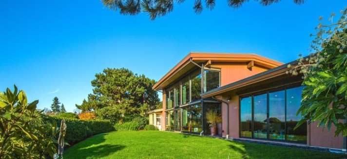 satya-nadellas-home4-4a7f02-1024x534