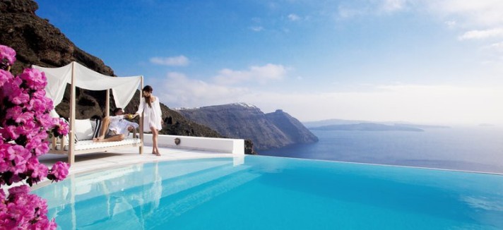 couple_by_the_infinity_pool_and_view3_p