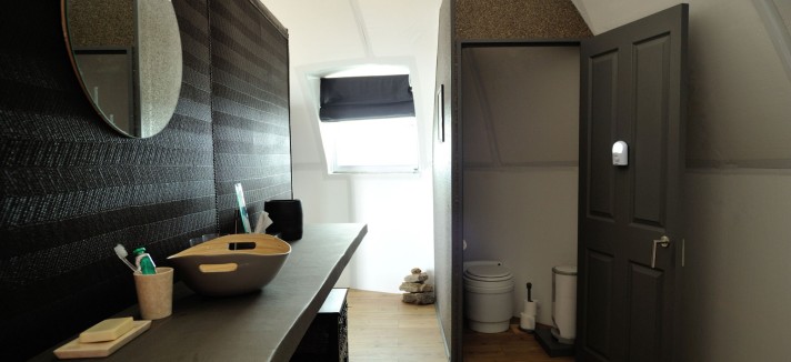 the_pods_bathroom