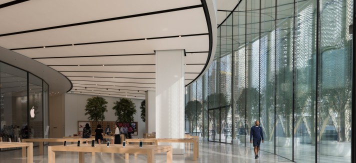 apple-dubai-mall-foster-partners-architecture-retail-uae_dezeen_2364_col_2