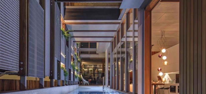 casa_piscina_salon_08