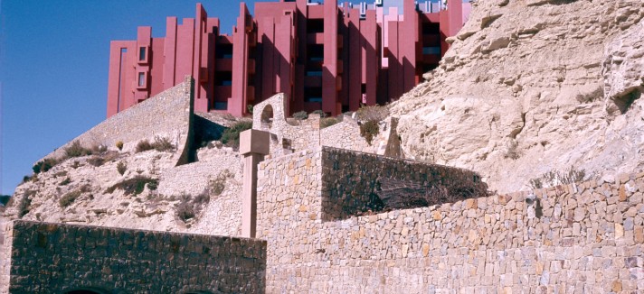 la_muralla_roja_02