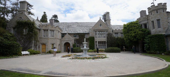 hugh_hefner-mansion6