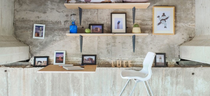 hidden-studio-beneath-a-busy-bridge-04-1150x766