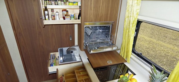 motorhome-garage-volkner-mobil-performance-s-4-5a0014373cd65_700