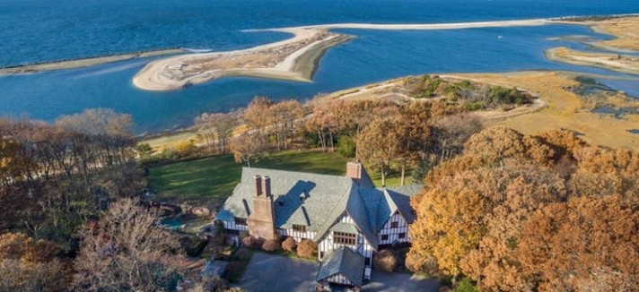 Uma mansão com vista para o mar