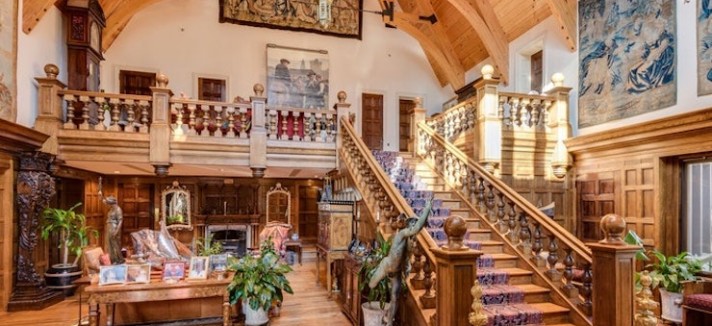 A entrada da casa é simplesmente... espetacular