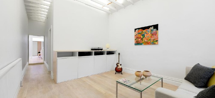 A sala de estar que afinal... é muito espaçosa