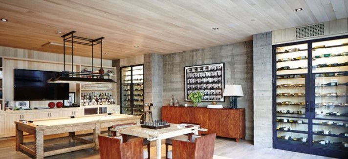 Xadrez, bilhar e uma mega televisão