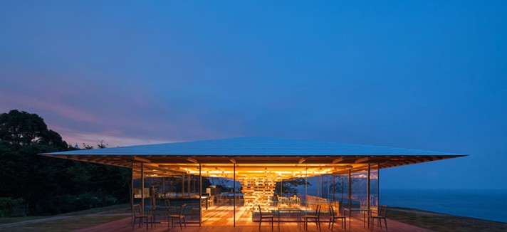 À noite... uma árvore iluminada