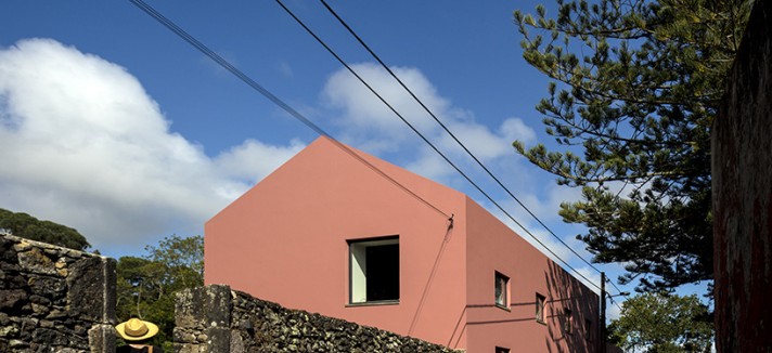 Podes encontrar a casa cor de rosa nos Açores...