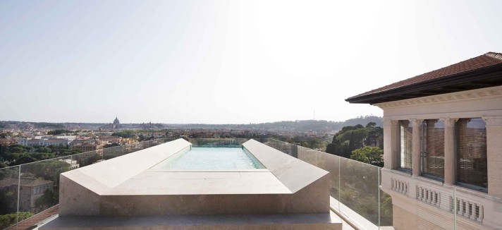 Uma piscina infinita