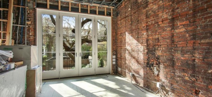 ... que consumiu paredes e telhado