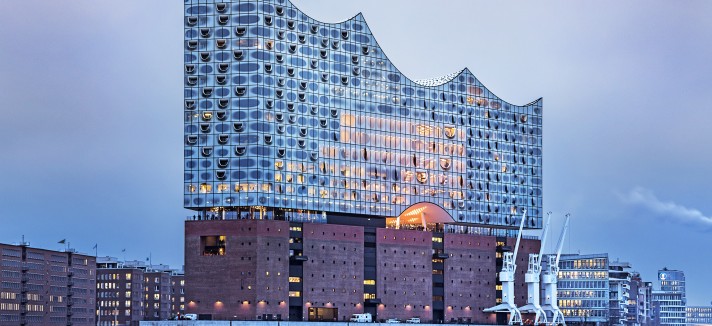 elbphilharmonie-hamburg-a-glass-structure-supported-by-a-brick-warehouse-02