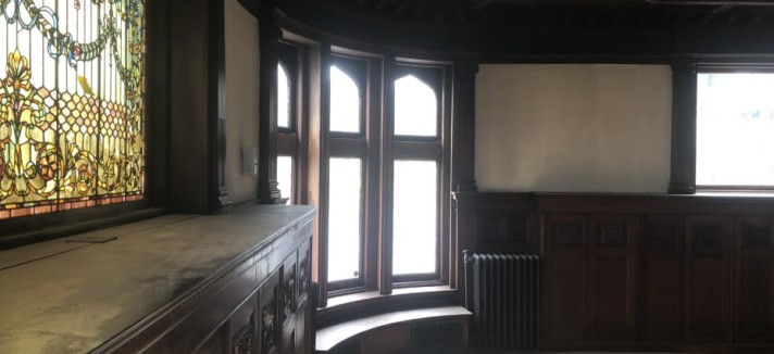 Parece uma simples casa vazia...