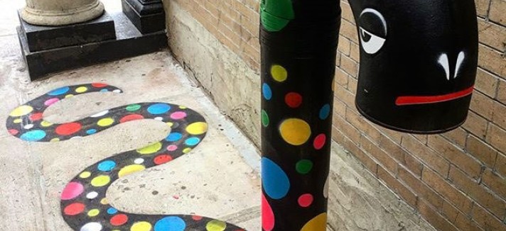 Um tubo ou uma serpente colorida?