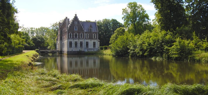 O castelo está rodeado de espaços verdes