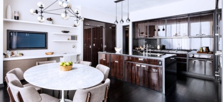 Tem um total de seis quartos e seis casas de banho