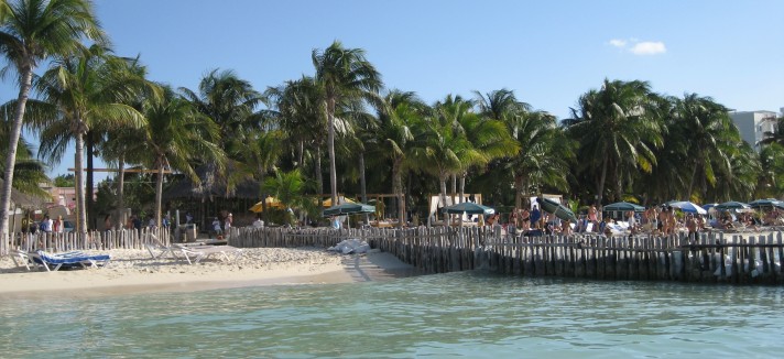 playa_norte_isla_mujeres_-_panoramio