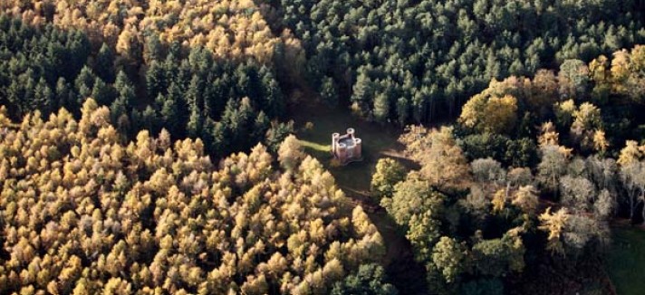 Localiza-se em Inglaterra