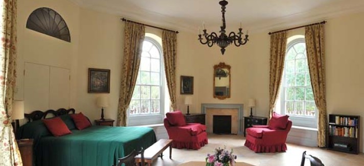 O palácio foi reabilitado e tem um quarto...