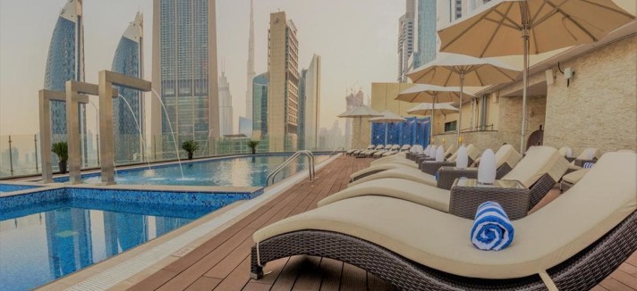 Encontra-se perto da marina do Dubai