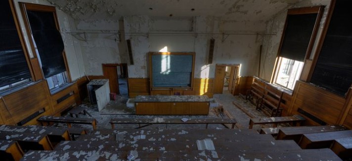 Outras salas de aula abandonadas
