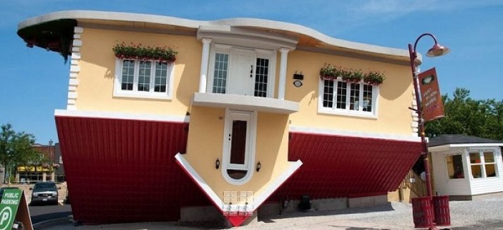 A entrada da casa está...