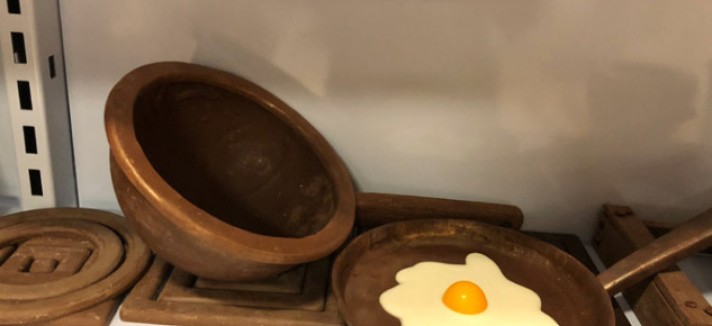 Todo o mobiliário é feito de chocolate...