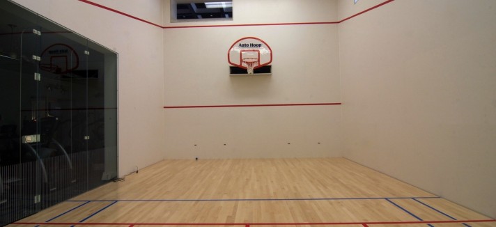 ... e campo de basquetebol