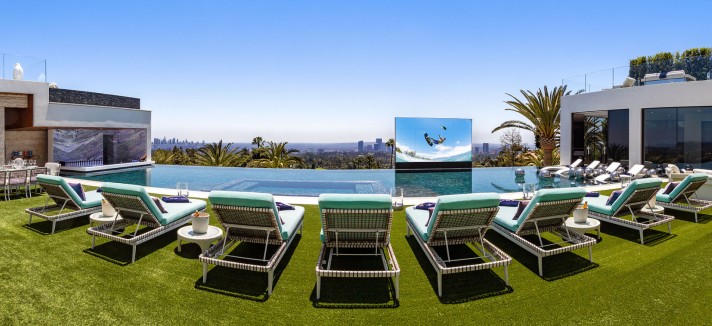 Terraço e piscina...