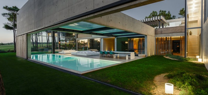 A incrível moradia ao entardecer...