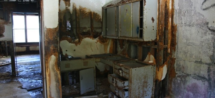 ... e os restos das oficinas militares