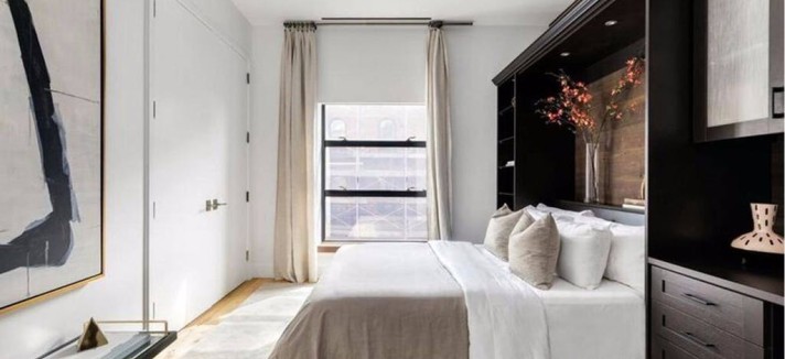 Espaços amplos com uma decoração minimalista