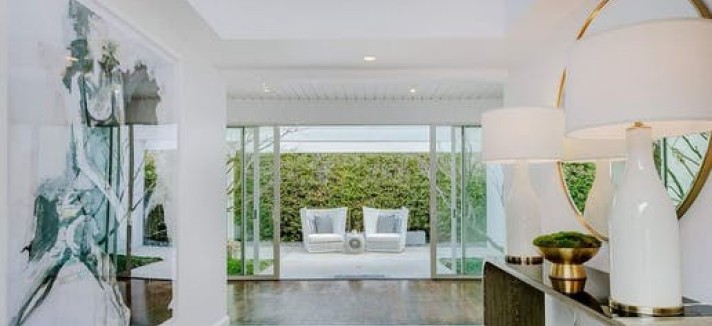 Um corredor (enorme)