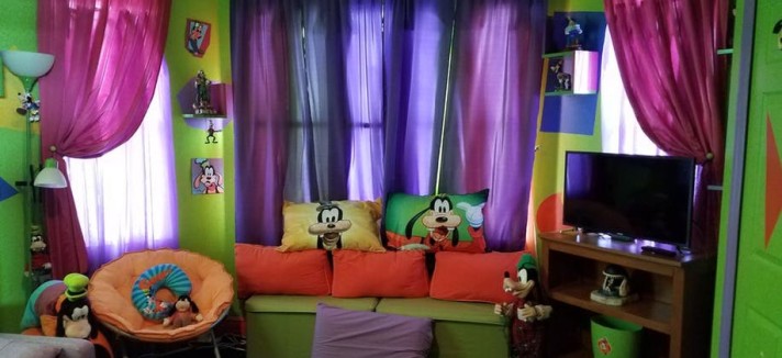 A casa é uma verdadeira explosão de cor