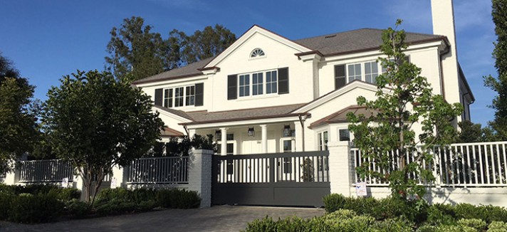 Está localizada na luxuosa zona de Pacific Palisades